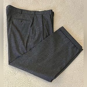 100% Wool, Ralph Lauren, double pleat with cuff Men’s dress pants! 👖